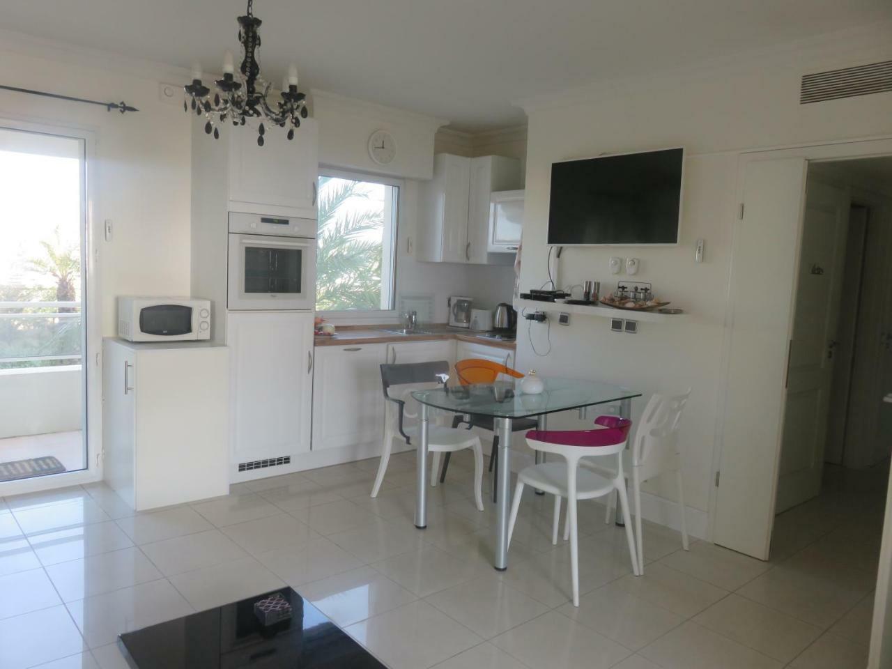 Stunning 2 Bed, 2 Bath Apt On The Cannes Sea Front Has Swimming Pool And Is A Secure Modern Building 464 Экстерьер фото